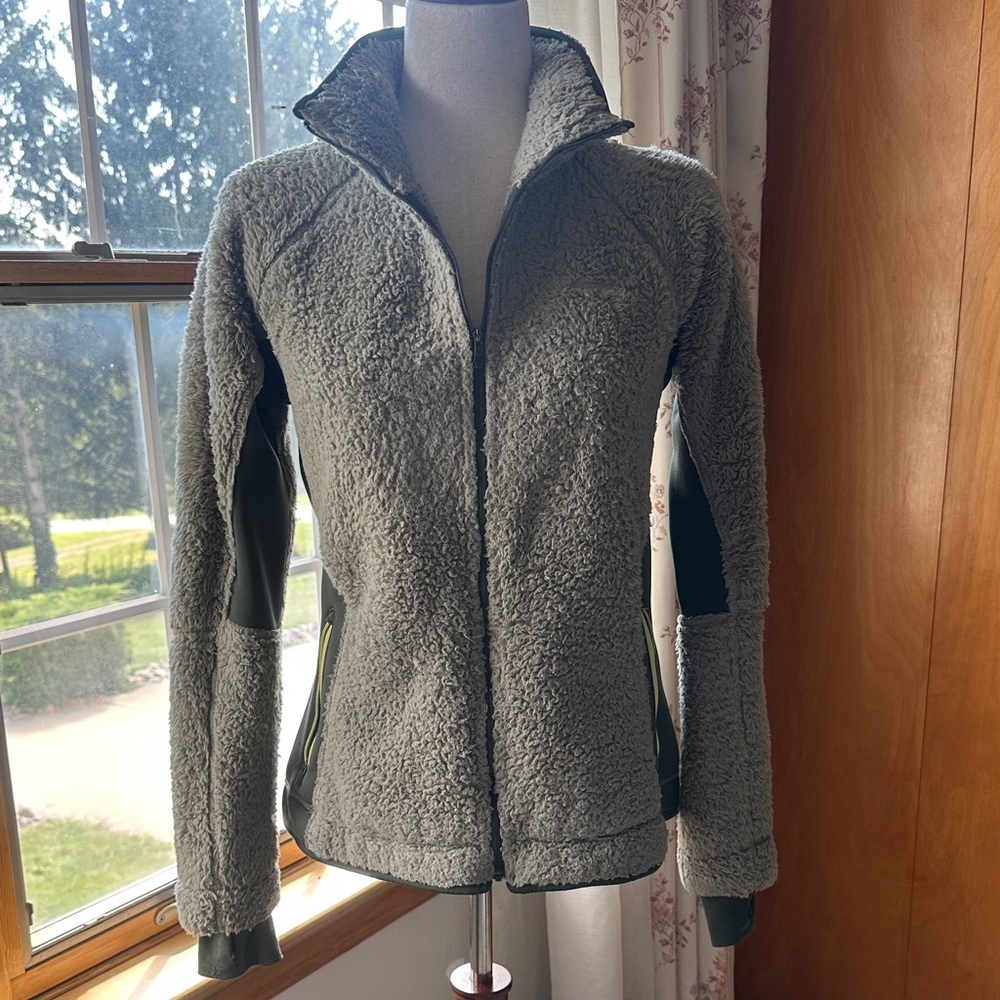 Columbia Women's Gray Teddy Jacket